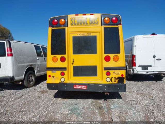 Chevrolet Express 4500 Image 14