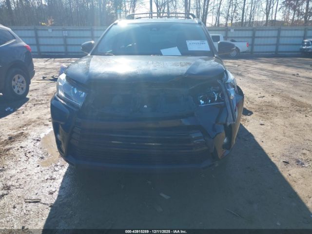 Toyota Highlander Se Image 12