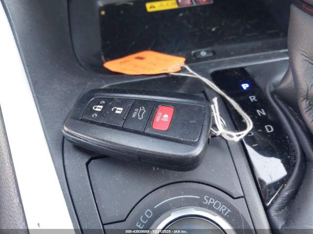 Toyota RAV4 Xse Image 5