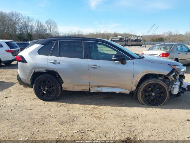 Toyota RAV4 Xse Image 6