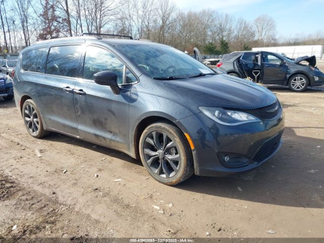Chrysler Pacifica Touring L Plus Image 1