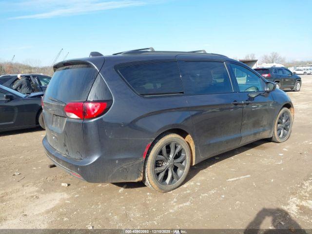 Chrysler Pacifica Touring L Plus Image 10