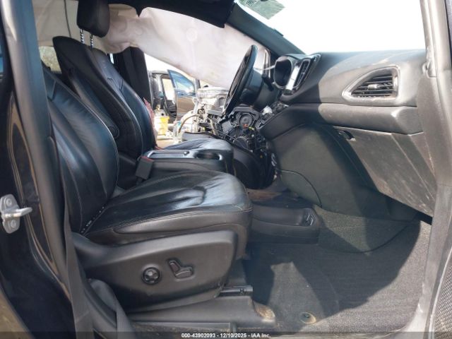 Chrysler Pacifica Touring L Plus Image 15