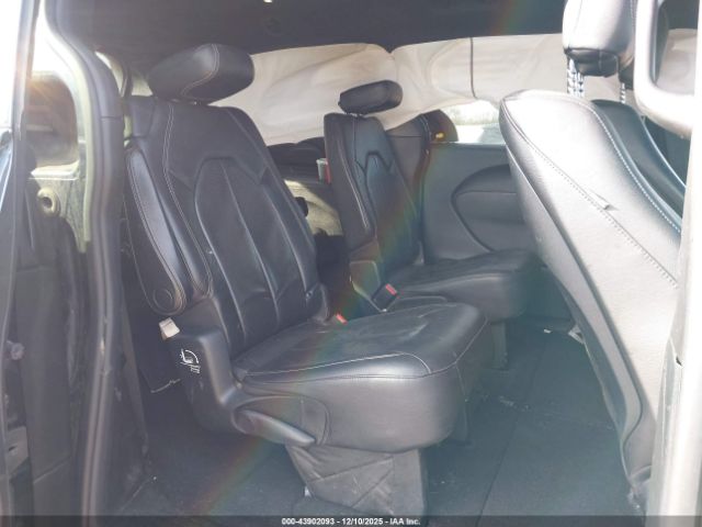 Chrysler Pacifica Touring L Plus Image 6