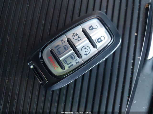 Chrysler Pacifica Touring L Plus Image 2