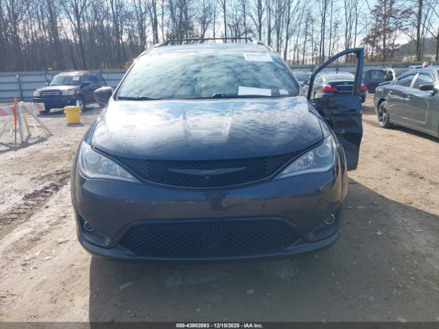 Chrysler Pacifica Touring L Plus Image 16