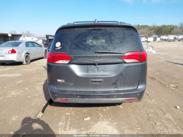 Chrysler Pacifica Touring L Plus Image 9