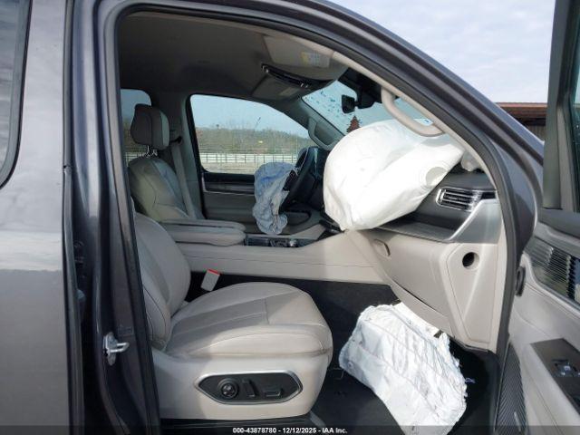 Jeep Wagoneer L Series Ii 4x4 Image 6