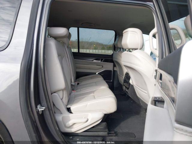 Jeep Wagoneer L Series Ii 4x4 Image 12