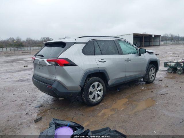 Toyota RAV4 Le Image 16