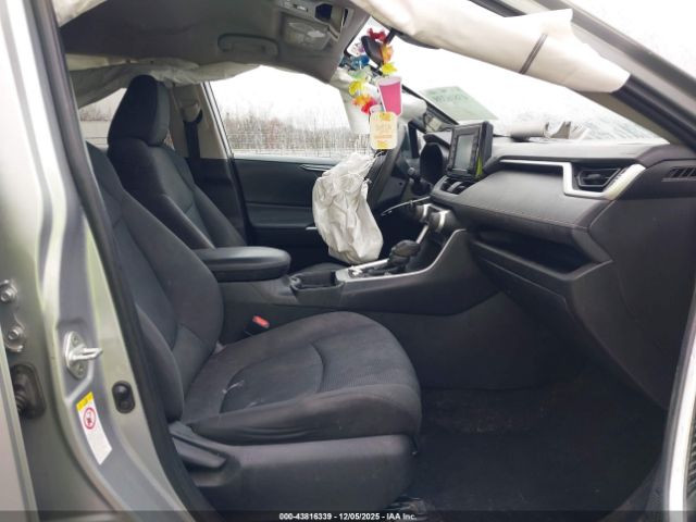 Toyota RAV4 Le Image 12