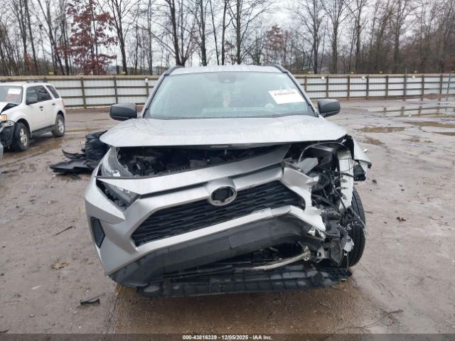 Toyota RAV4 Le Image 15