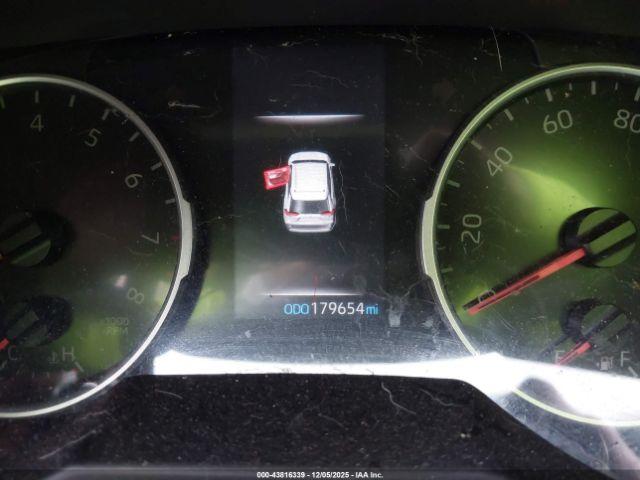 Toyota RAV4 Le Image 2