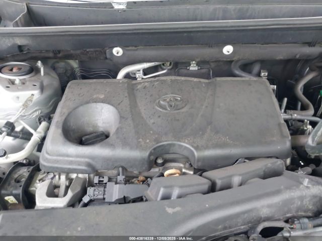 Toyota RAV4 Le Image 3