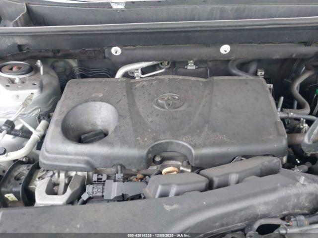 Toyota RAV4 Le Image 3