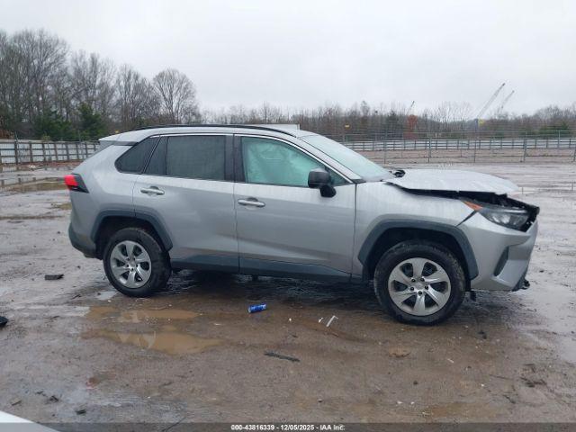 Toyota RAV4 Le Image 9