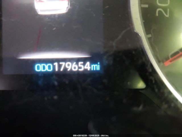 Toyota RAV4 Le Image 10