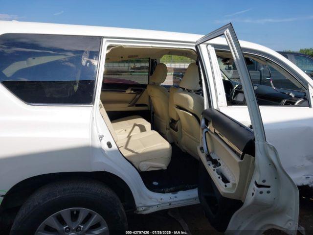 Lexus Gx Premium Image 9