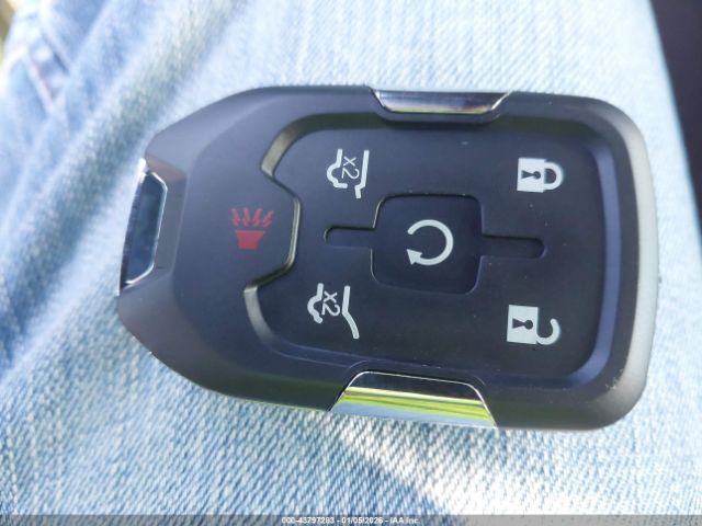 GMC Yukon Denali Image 14