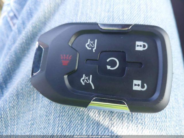 GMC Yukon Denali Image 14