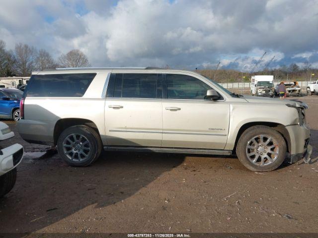 GMC Yukon Denali Image 8
