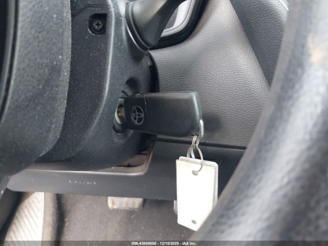 Toyota Corolla Le Image 9