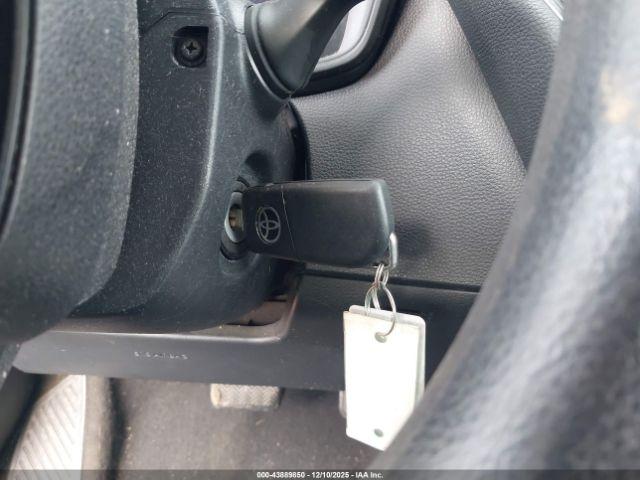 Toyota Corolla Le Image 9