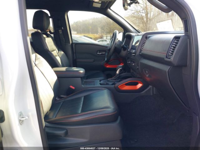 Nissan Frontier Pro-4x 4x4 Image 14