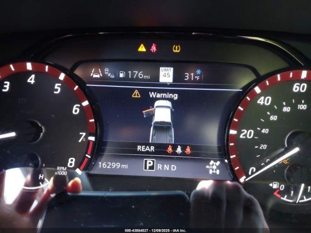 Nissan Frontier Pro-4x 4x4 Image 5