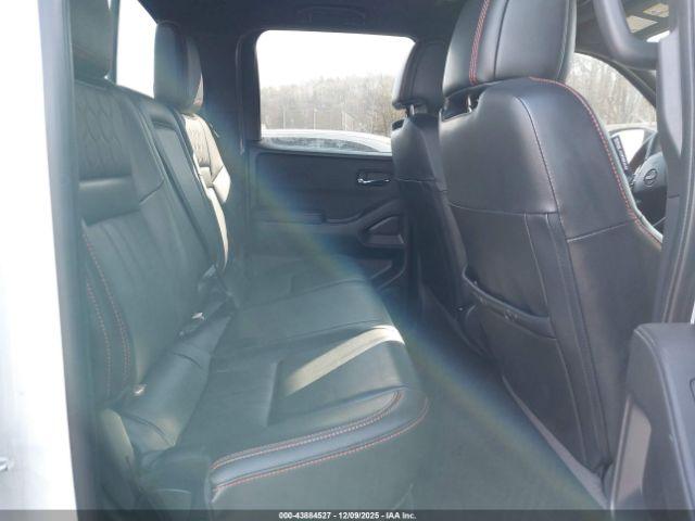 Nissan Frontier Pro-4x 4x4 Image 11