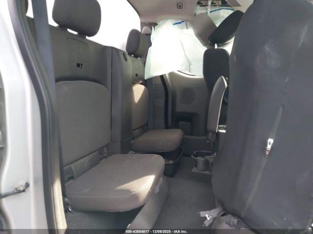 Nissan Frontier S Image 8