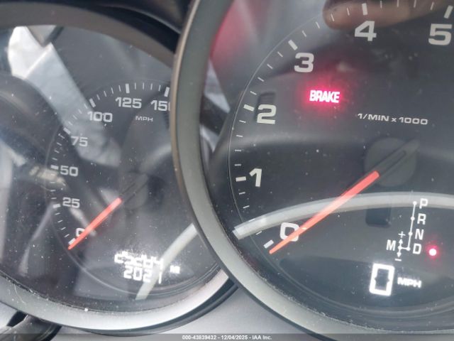 Porsche Cayman Black Edition Image 10