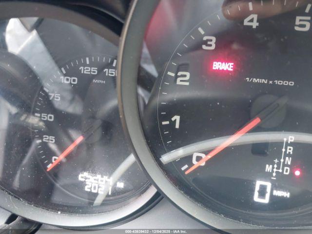 Porsche Cayman Black Edition Image 10