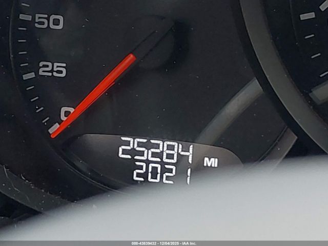 Porsche Cayman Black Edition Image 5