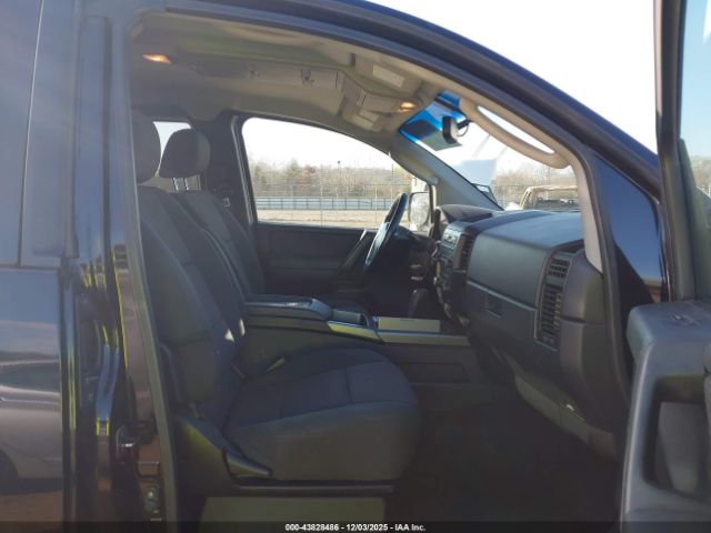 Nissan Titan Pro-4x Image 16