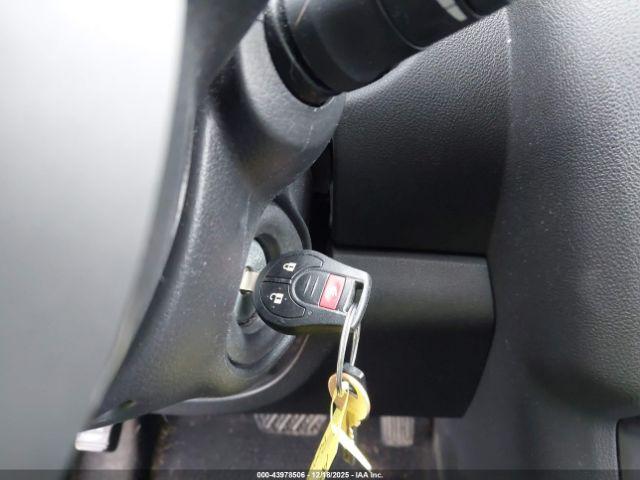 Nissan Rogue S Image 8