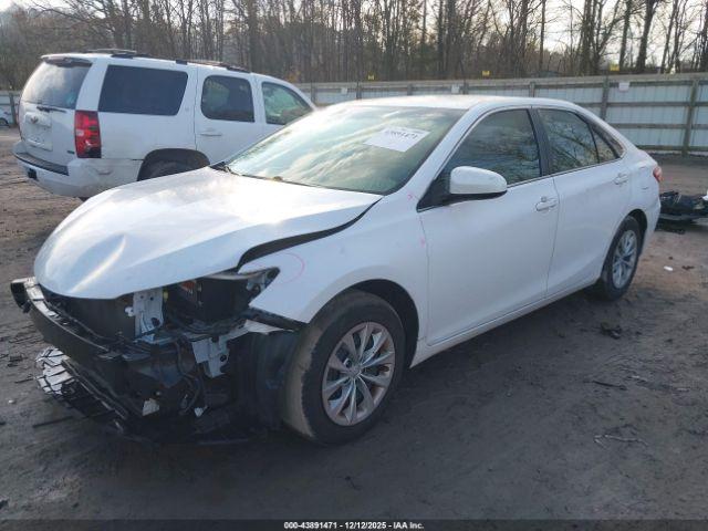 Toyota Camry Le Image 11