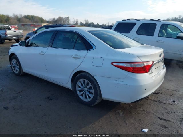Toyota Camry Le Image 2