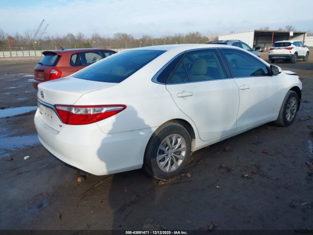Toyota Camry Le Image 9