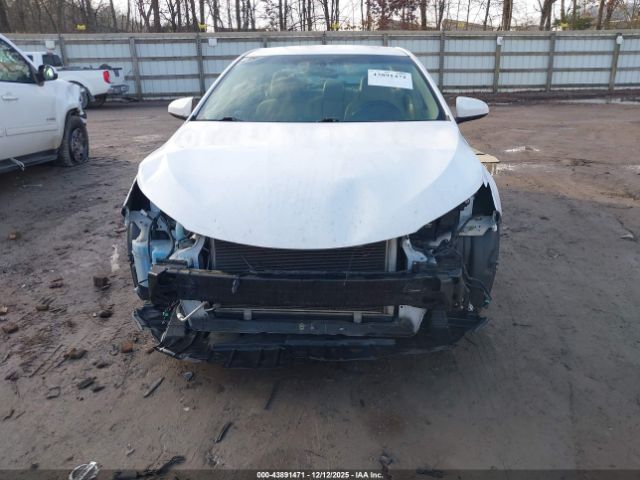 Toyota Camry Le Image 3