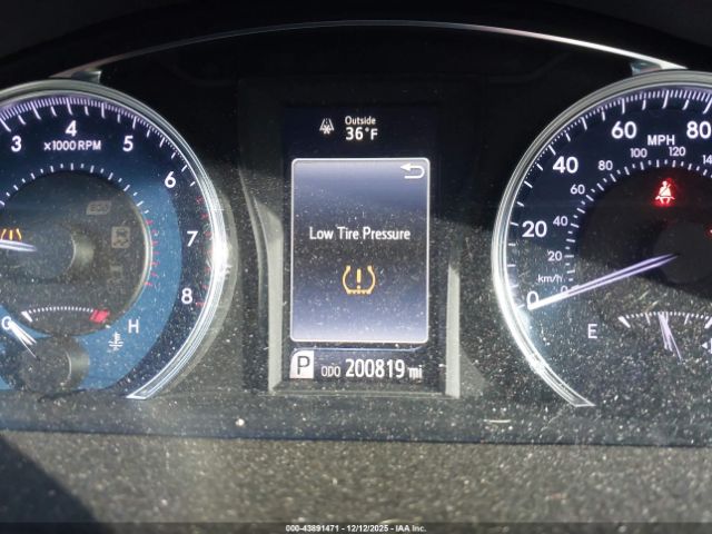 Toyota Camry Le Image 7