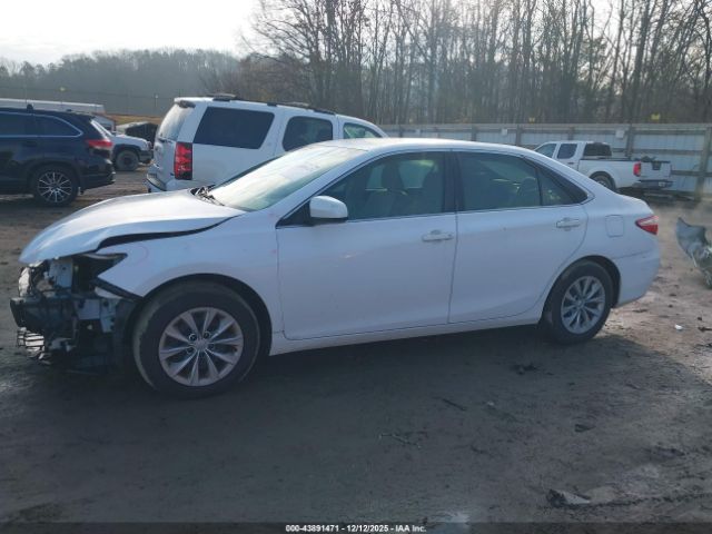 Toyota Camry Le Image 10