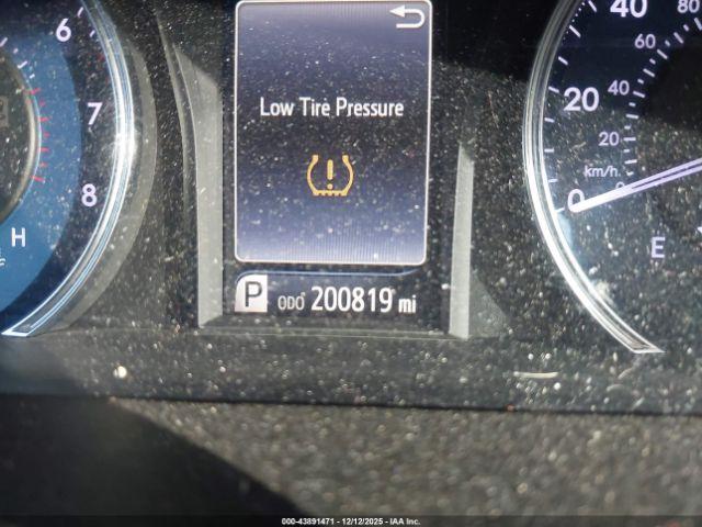 Toyota Camry Le Image 13