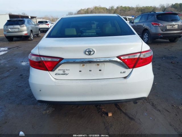 Toyota Camry Le Image 12