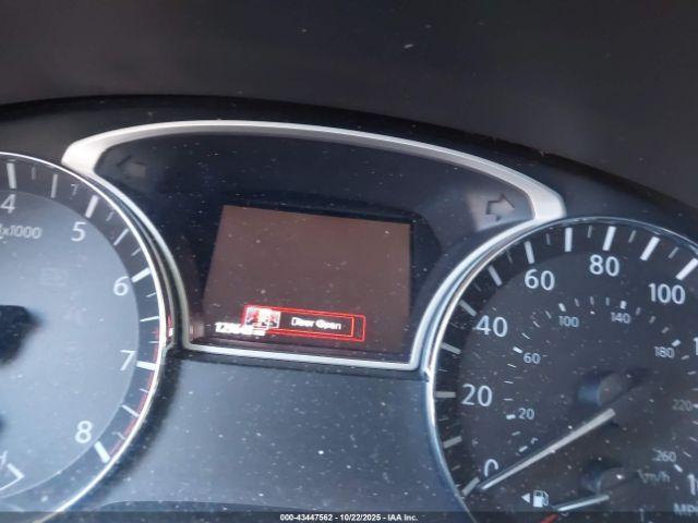 Nissan Pathfinder Sv Image 3