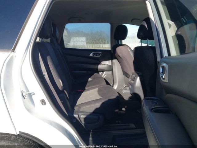 Nissan Pathfinder Sv Image 4