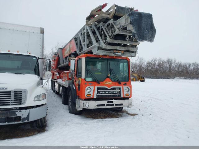 Mack Terrapro Image 1