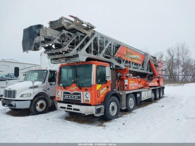 Mack Terrapro Image 7