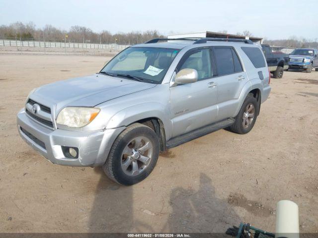 Toyota 4Runner Limited V6 Image 2