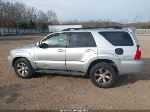 Toyota 4Runner Limited V6 Image 16